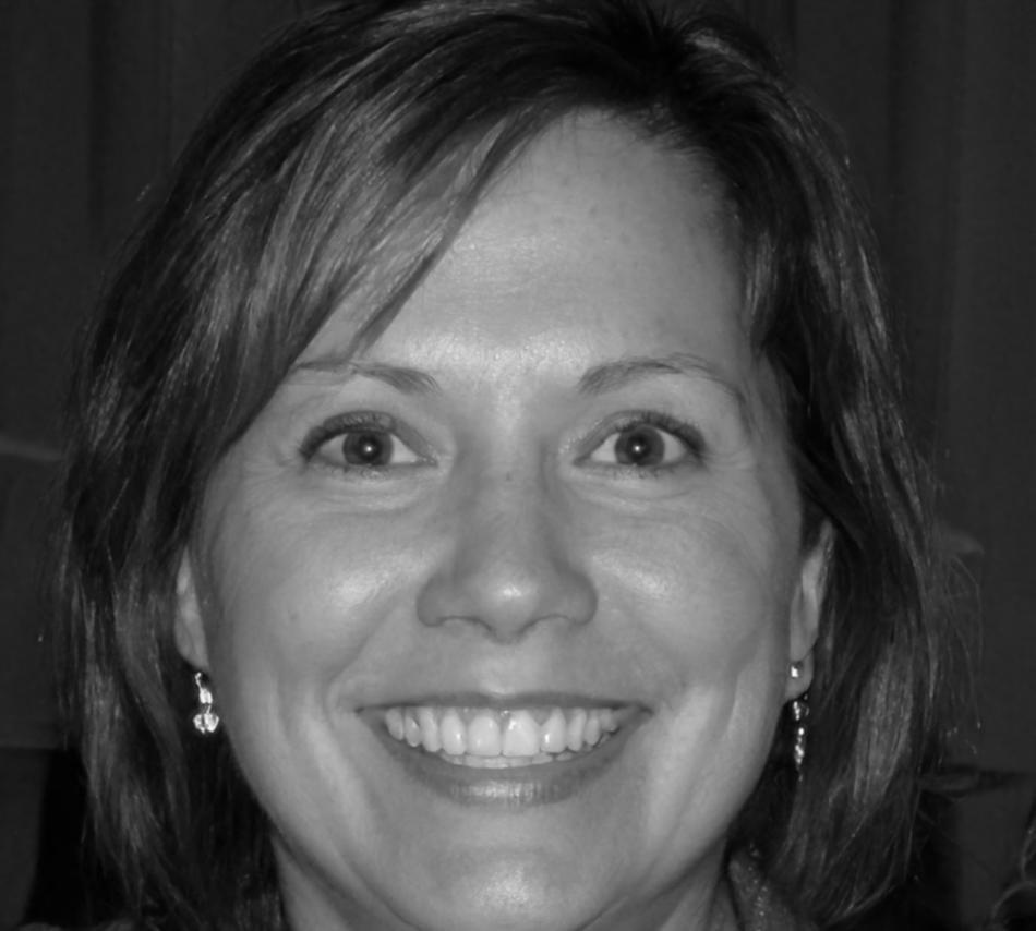 Dr. Maria Hoffmann, Senior Consultant